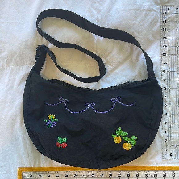 BAGGU Handbags - Baggu Crescent Crossbody